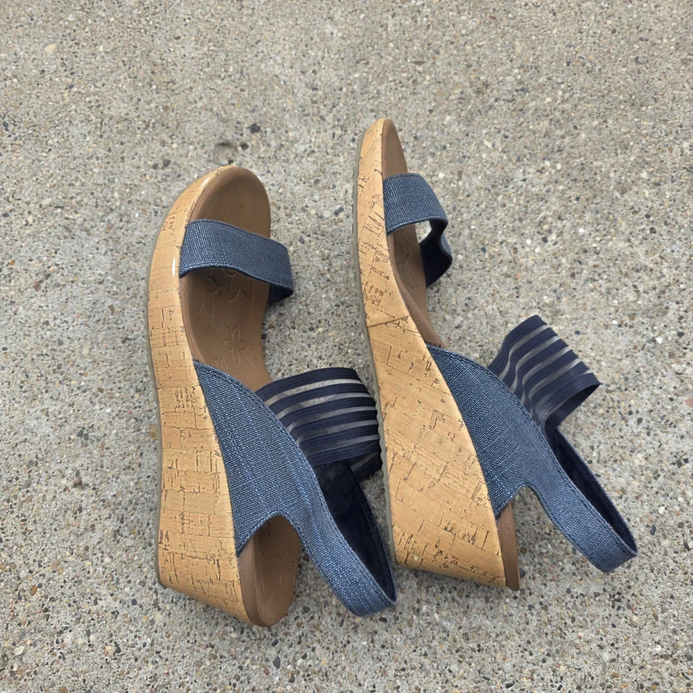 Skechers gently used